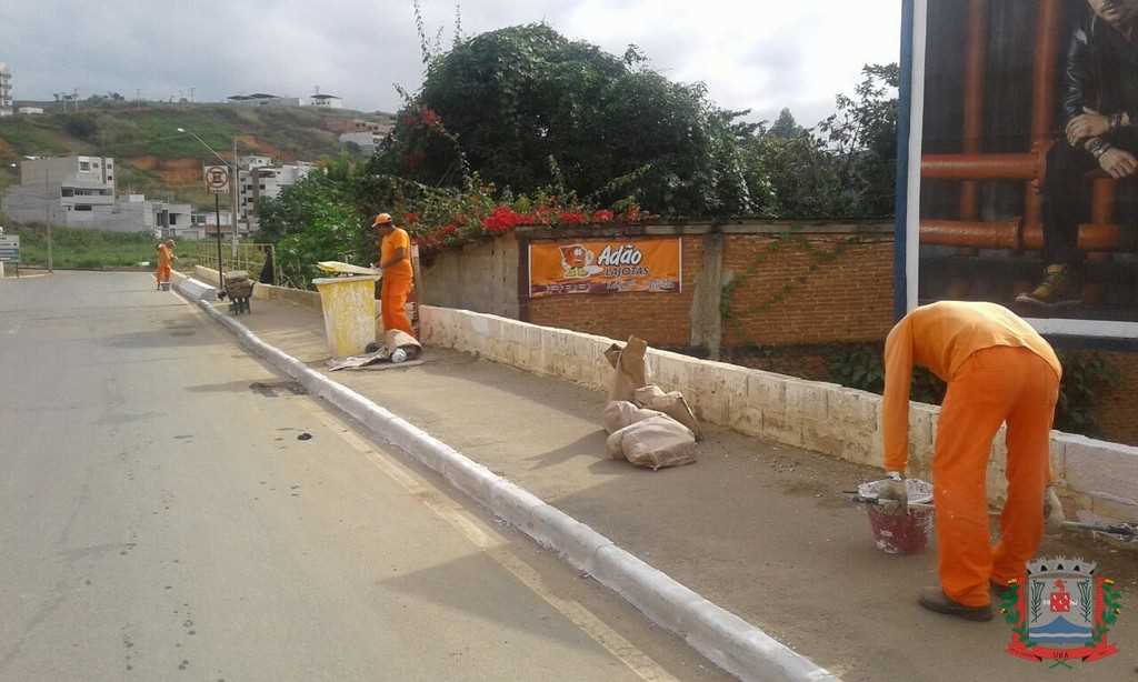 Prefeitura Municipal de Ubá Ambiente realiza capina e limpeza em